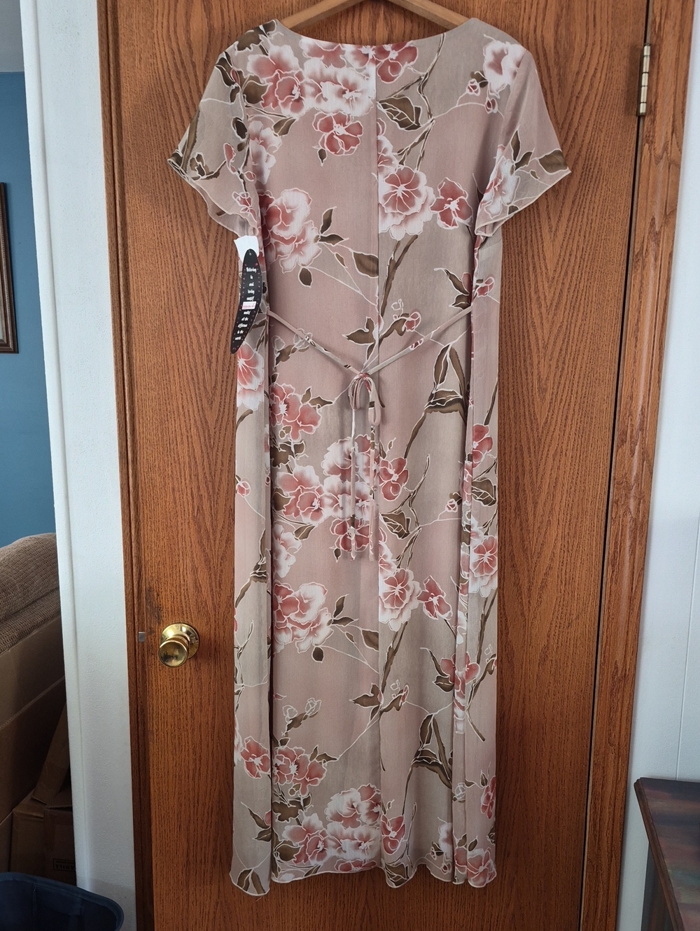 💐Gorgeous NWT Believe Beige Floral Design Formal Dress Sz 12 - Picture 3 of 8